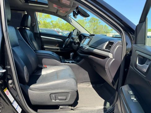Used 2017 Toyota Highlander XLE AWD/4WD image 26