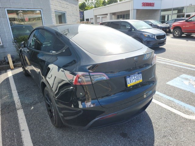 Used 2024 Tesla Model Y Long Range AWD/4WD image 2