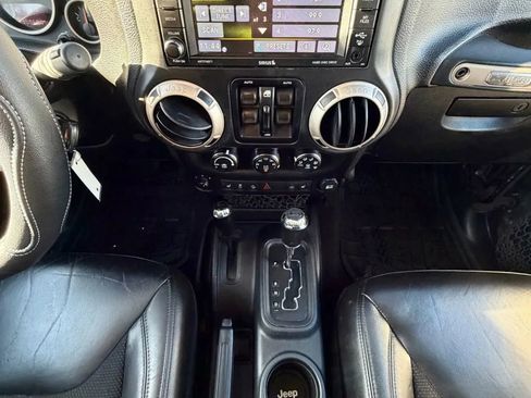 Used 2016 Jeep Wrangler Unlimited Sahara AWD/4WD image 13