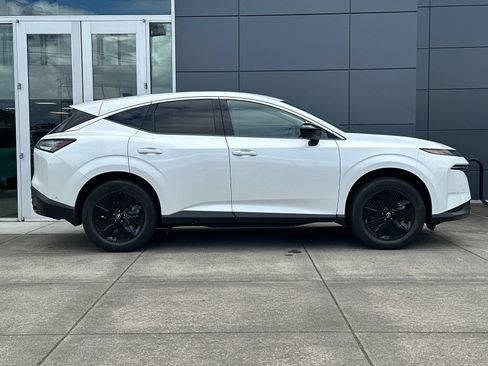 Used 2025 Nissan Murano SV AWD/4WD image 2