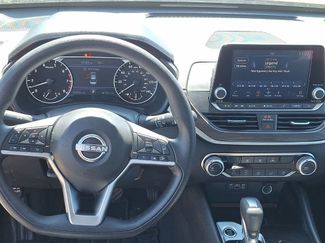 Used 2024 Nissan Altima 2.5 SV video 3