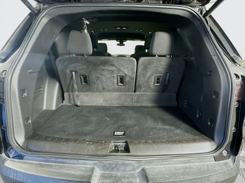 Used 2022 Chevrolet Traverse LT image 30