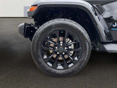 Used 2025 Jeep Wrangler Unlimited Sahara AWD/4WD image 10