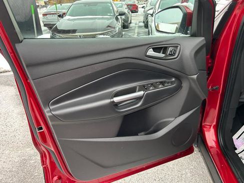 Used 2019 Ford Escape Titanium image 10