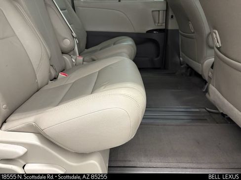 Used 2017 Toyota Sienna XLE w/ XLE Navigation Package FWD image 22