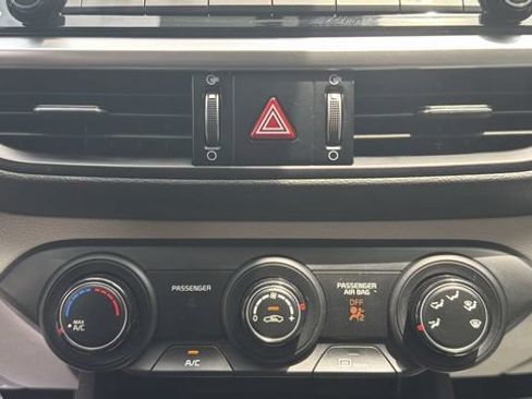 Certified 2022 Kia Forte LXS w/ LXS Technology Package FWD image 18