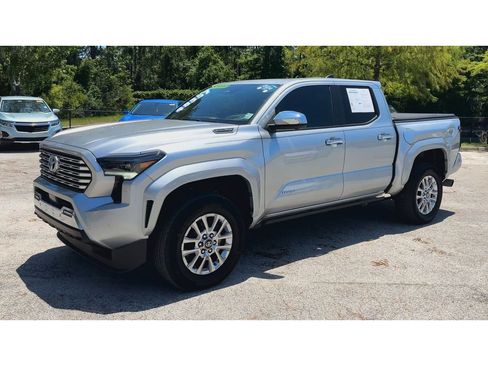 Used 2024 Toyota Tacoma Limited AWD/4WD image 5