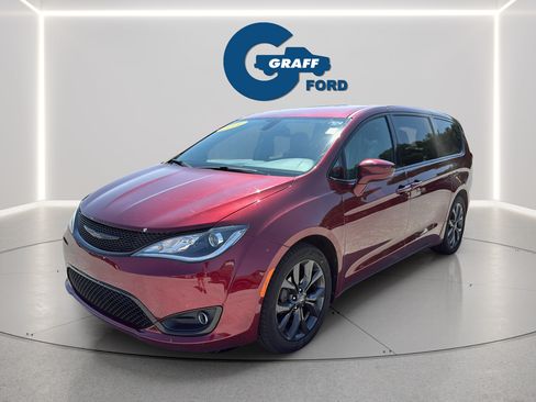 Used 2019 Chrysler Pacifica Touring Plus w/ S Appearance Package FWD image 10