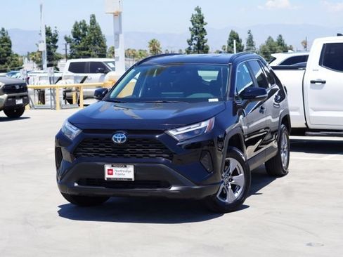 Used 2024 Toyota RAV4 LE AWD/4WD image 5
