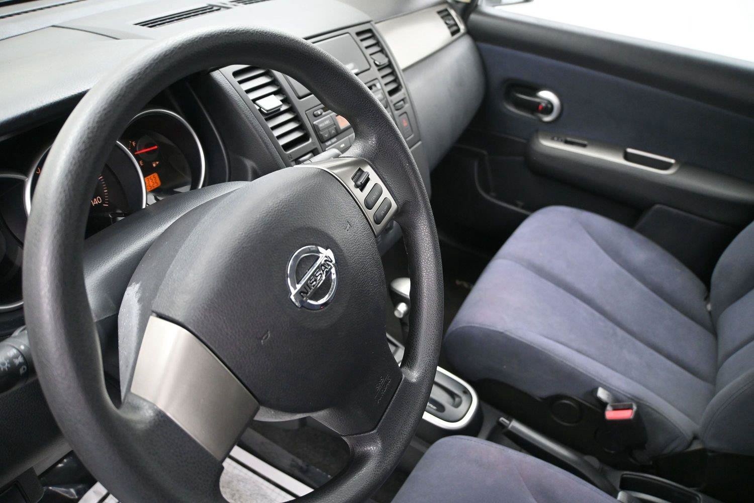 Used 2009 Nissan Versa 1.8 S w/ PWR Pkg FWD image 2