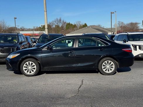 Used 2017 Toyota Camry LE image 6