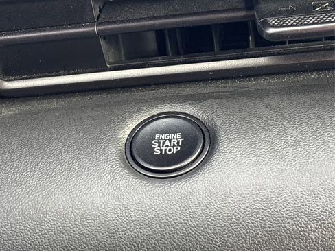 Certified 2025 Hyundai Elantra Sport image 29