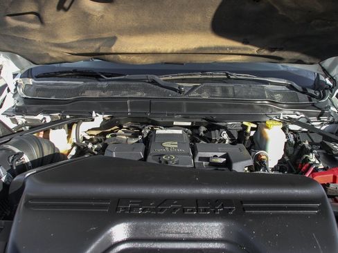 Used 2020 RAM 5500 Tradesman w/ Chrome Appearance Group image 16