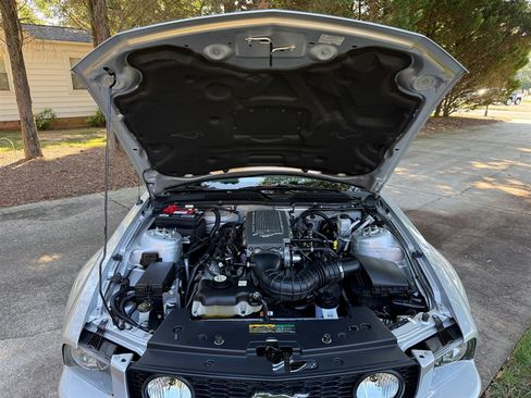 Used 2009 Ford Mustang GT RWD image 64