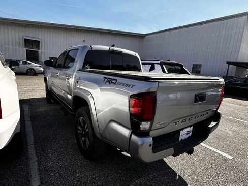 Used 2018 Toyota Tacoma TRD Sport w/ Technology Package image 4
