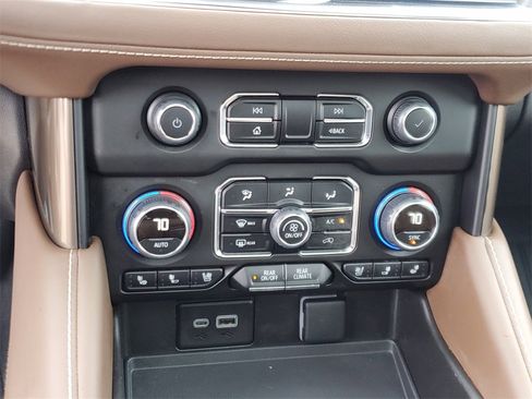 Used 2024 Chevrolet Suburban High Country w/ Premium Package image 32