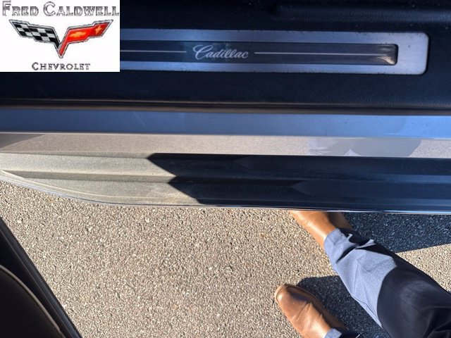 Used 2017 Cadillac Escalade Luxury AWD/4WD image 10