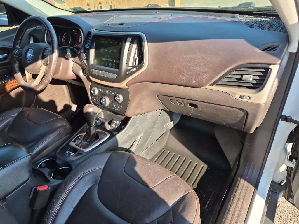 Used 2015 Jeep Cherokee Trailhawk w/ Comfort/Convenience Group AWD/4WD image 17