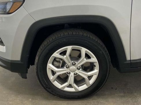 Used 2024 Jeep Compass Latitude image 7