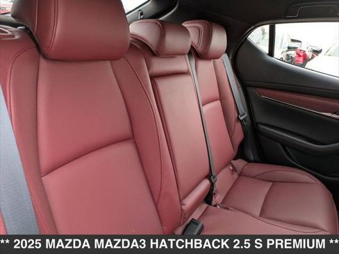 Used 2025 MAZDA MAZDA3 2.5 S Hatchback w/ Premium Pkg image 21