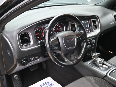 Used 2019 Dodge Charger SXT AWD/4WD image 17
