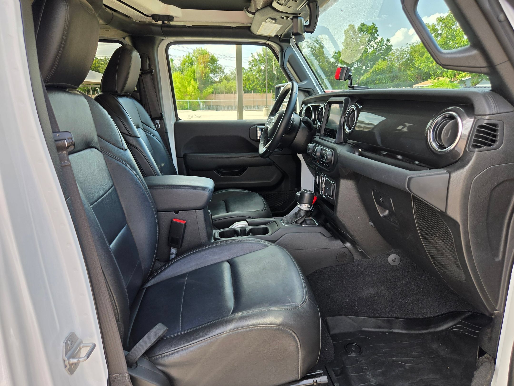 Used 2021 Jeep Wrangler Unlimited Sahara AWD/4WD image 27