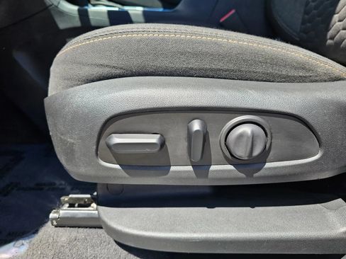 Used 2020 Chevrolet Equinox LT FWD image 12