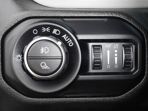 Certified 2021 Jeep Gladiator Overland AWD/4WD image 13