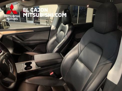 Used 2022 Tesla Model Y Performance image 11