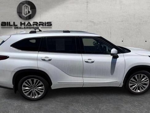 Used 2023 Toyota Highlander Platinum AWD/4WD image 9