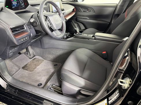 Used 2025 Toyota Prius Plug-In Hybrid FWD image 9