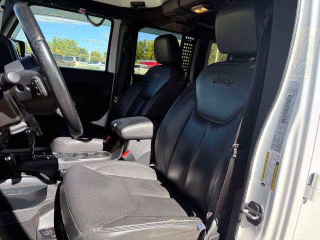 Used 2016 Jeep Wrangler Unlimited Rubicon w/ Connectivity Group AWD/4WD image 19