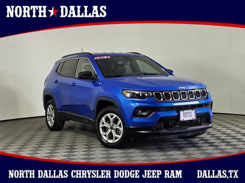 Used 2025 Jeep Compass Latitude AWD/4WD image 1