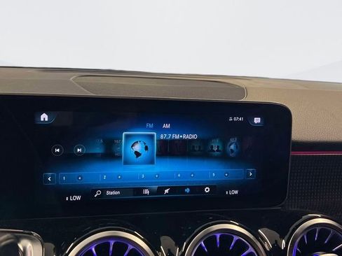 Certified 2020 Mercedes-Benz GLB 250 4MATIC image 27