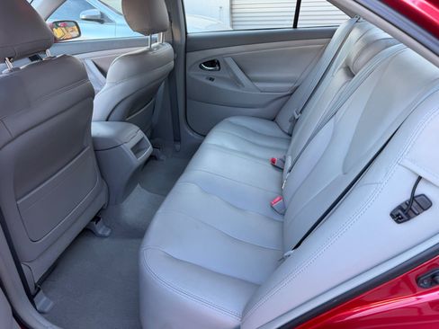 Used 2010 Toyota Camry LE FWD image 8