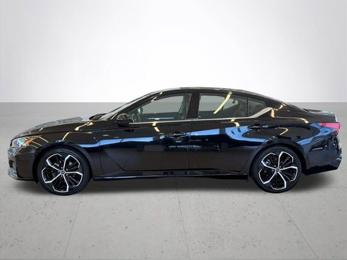 Used 2024 Nissan Altima 2.5 SR FWD image 11
