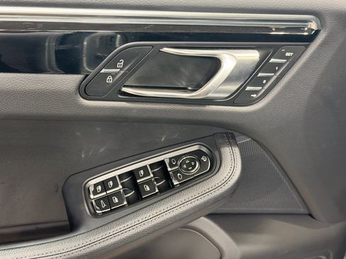 Certified 2026 Porsche Macan AWD/4WD image 22
