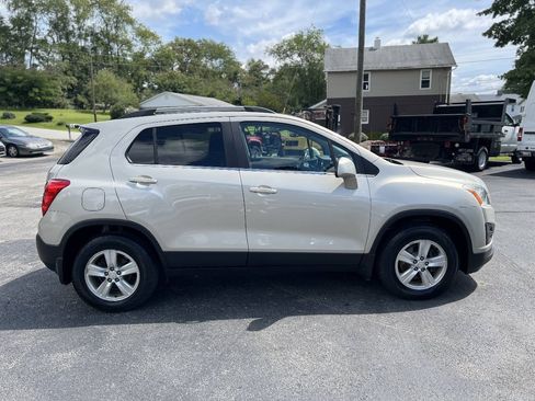 Used 2016 Chevrolet Trax LT w/ LT Sun and Sound Package AWD/4WD image 4