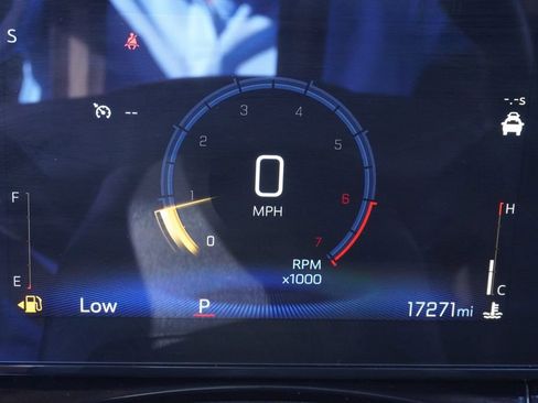 Used 2025 Chevrolet Trax RS w/ Sunroof Package image 21