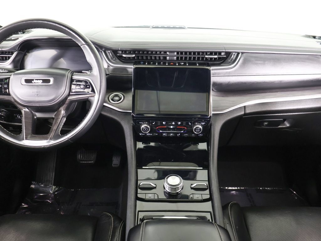 Used 2022 Jeep Grand Cherokee Overland w/ Luxury Tech Group IV AWD/4WD image 43