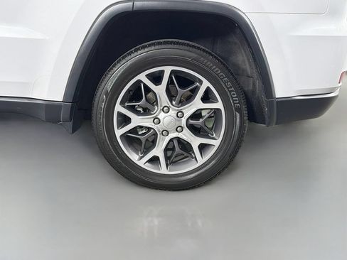 Used 2022 Jeep Grand Cherokee Limited w/ Tech Group AWD/4WD image 32