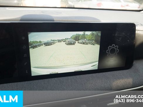 Used 2025 Nissan Kicks SV FWD image 8
