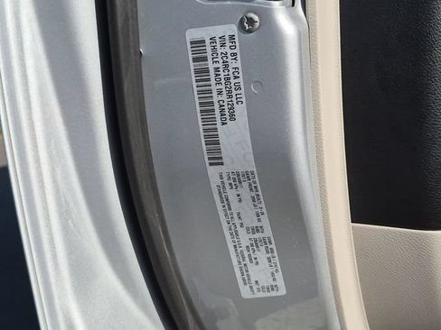 Used 2024 Chrysler Pacifica Touring-L FWD image 38