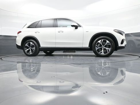 Used 2025 Mercedes-Benz GLC 350e 4MATIC image 33