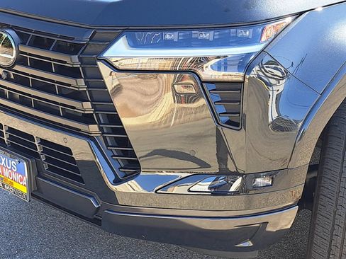 Used 2024 Lexus GX 550 w/ Accessory Package (31) AWD/4WD image 35