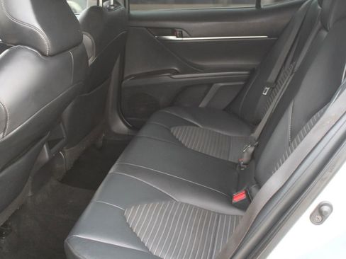 Used 2021 Toyota Camry SE FWD image 17