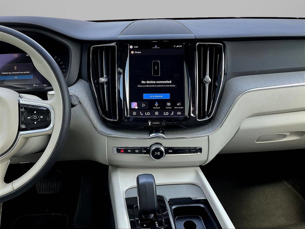 Used 2023 Volvo XC60 B5 Plus AWD/4WD image 11