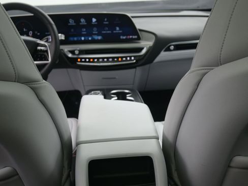Used 2025 Cadillac Lyriq Luxury AWD/4WD image 14