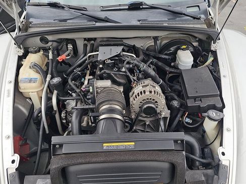 Used 2005 Chevrolet SSR w/ Preferred Equipment Group RWD image 10