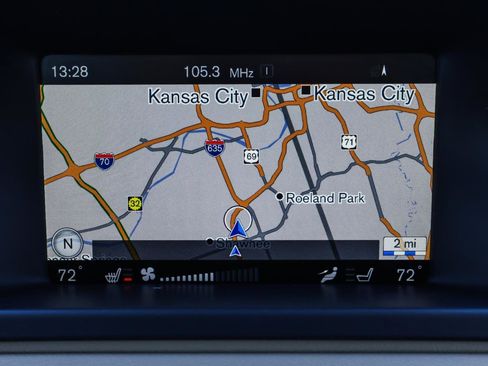 Used 2016 Volvo XC70 T5 Platinum w/ Protection Package image 8